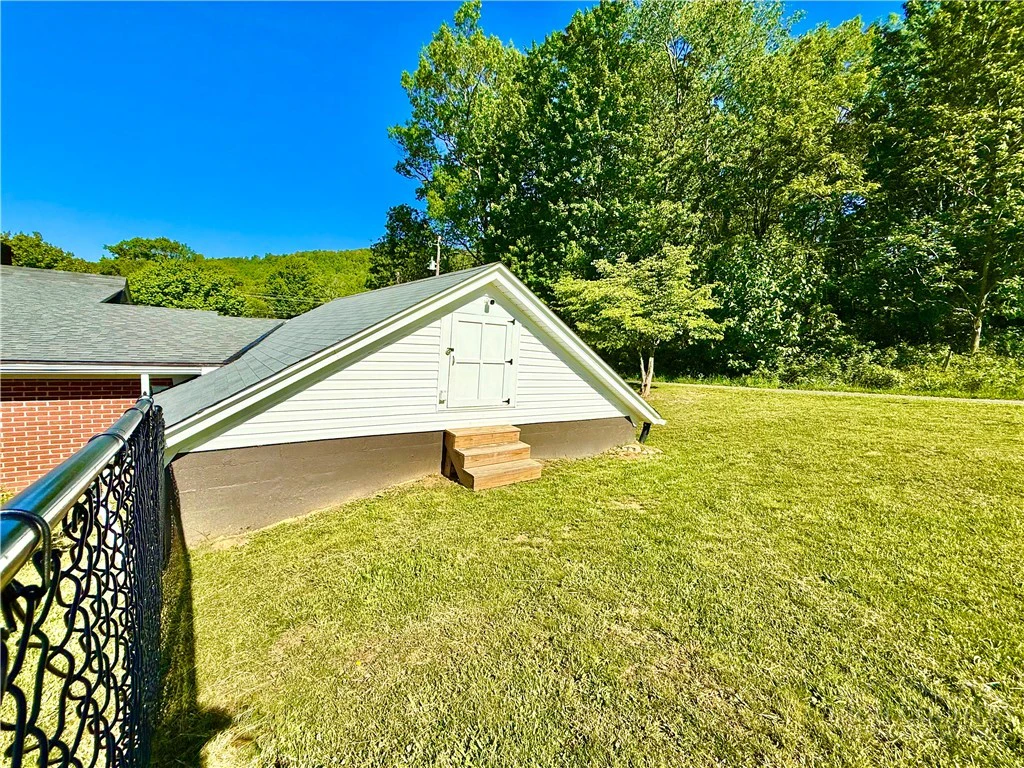 Image number 11 for the current listing