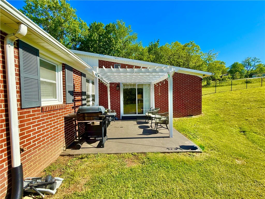 Image number 14 for the current listing