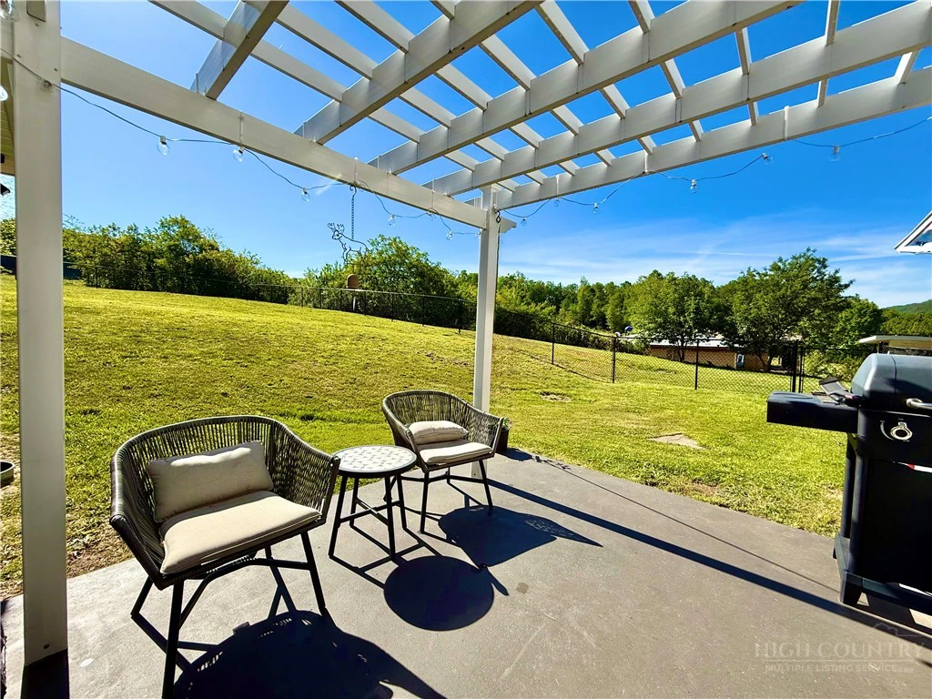 Image number 13 for the current listing