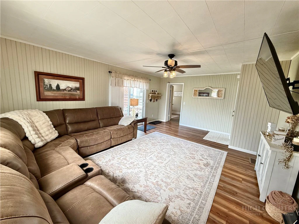 Image number 21 for the current listing