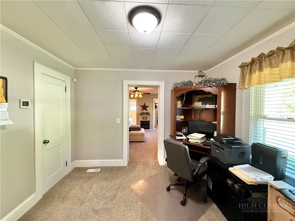 Image number 5 for the current listing