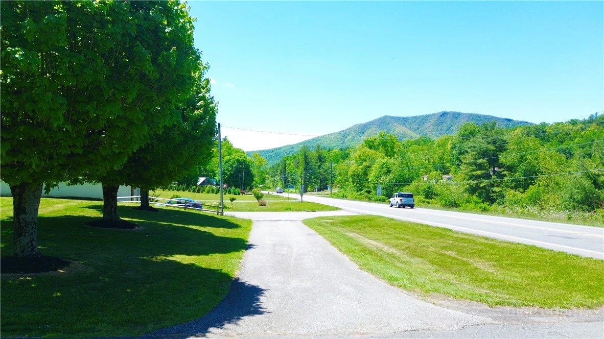 Image number 16 for the current listing