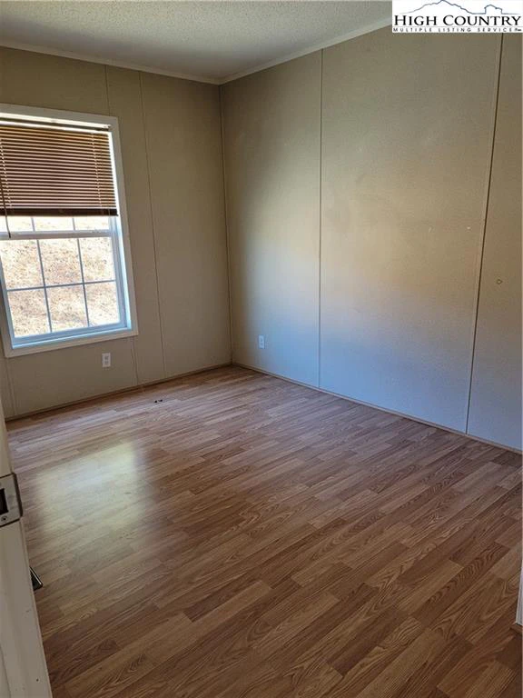 Image number 12 for the current listing