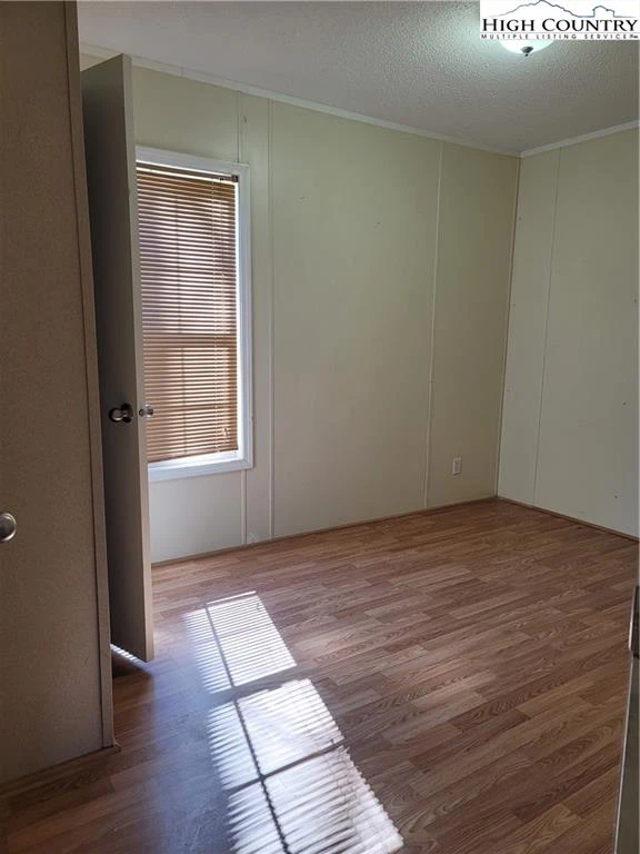 Image number 13 for the current listing