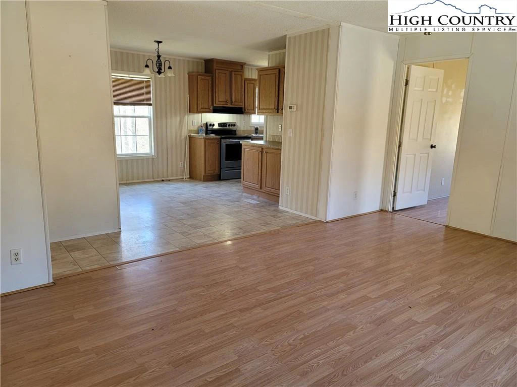 Image number 7 for the current listing