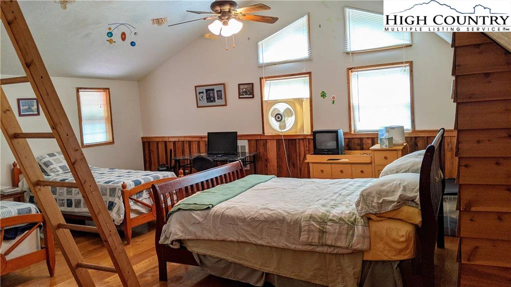 Image number 6 for the current listing