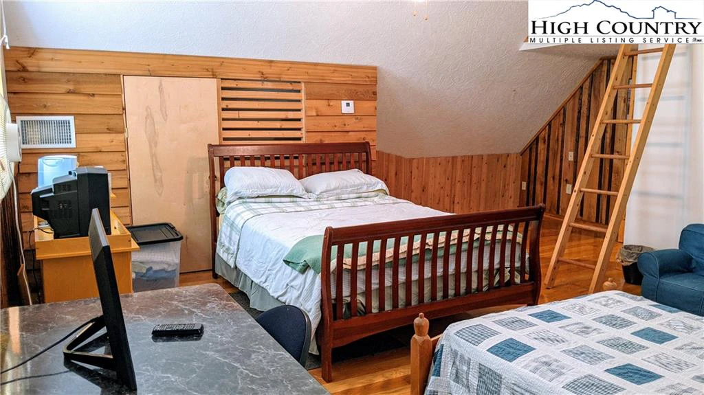 Image number 8 for the current listing