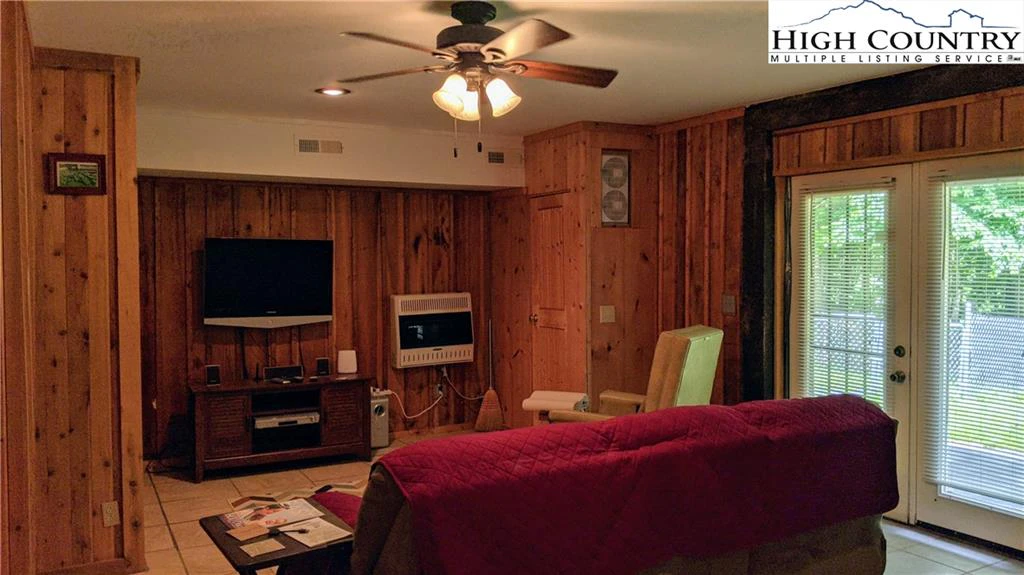 Image number 9 for the current listing
