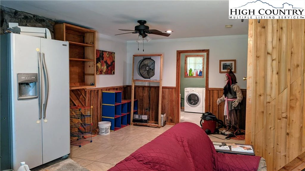 Image number 11 for the current listing