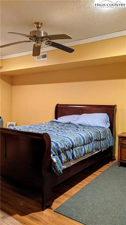 Image number 13 for the current listing