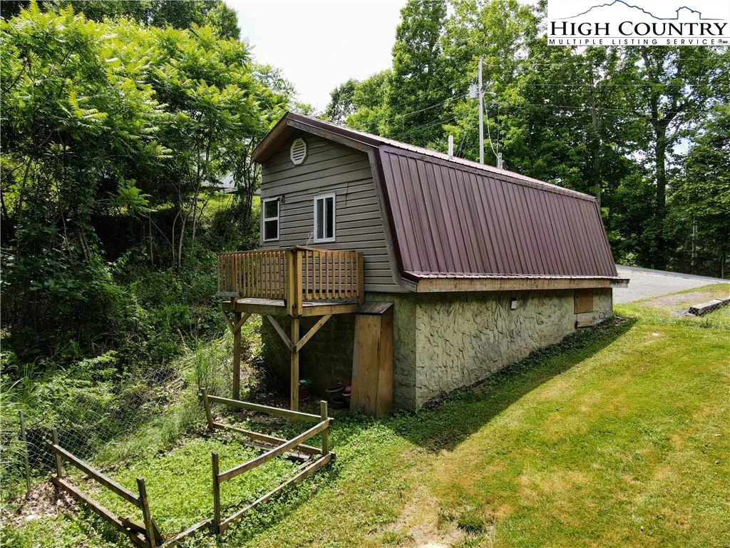 Image number 19 for the current listing