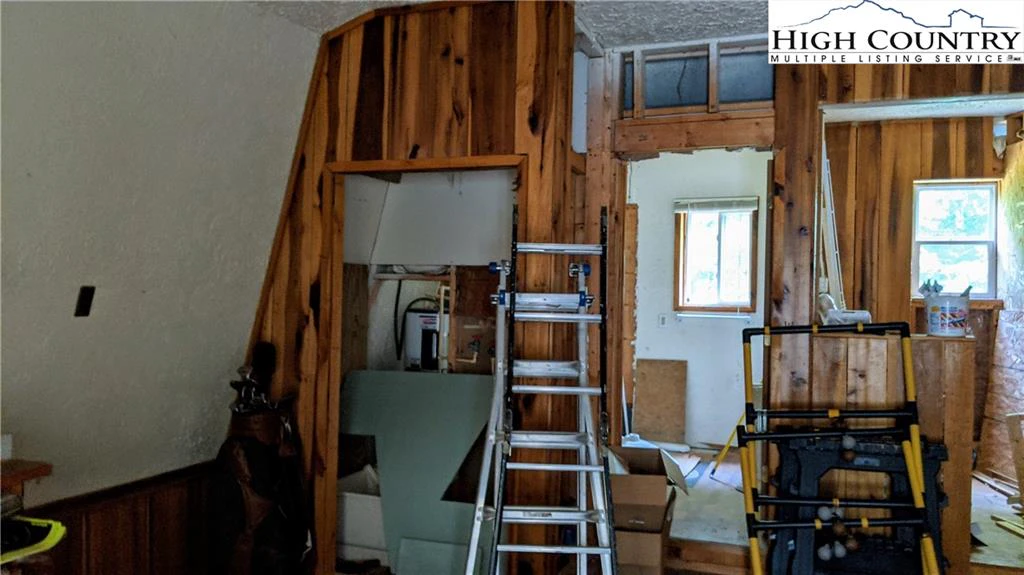 Image number 21 for the current listing