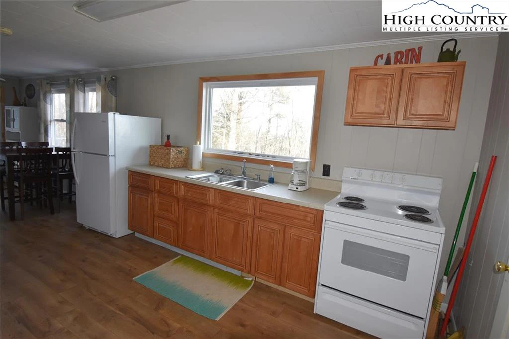 Image number 9 for the current listing