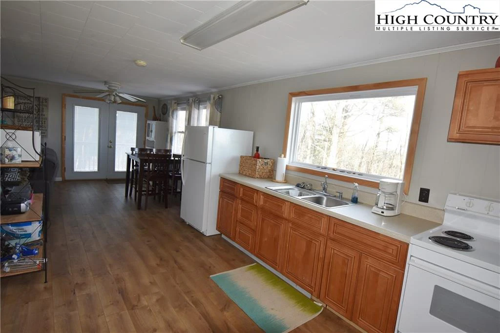 Image number 8 for the current listing