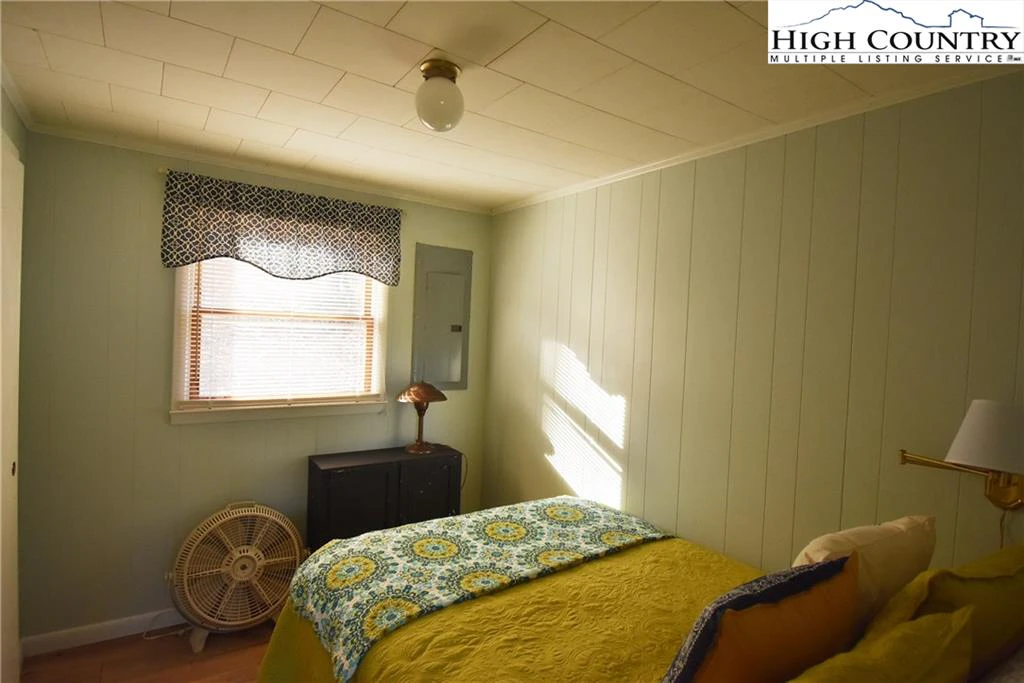 Image number 6 for the current listing