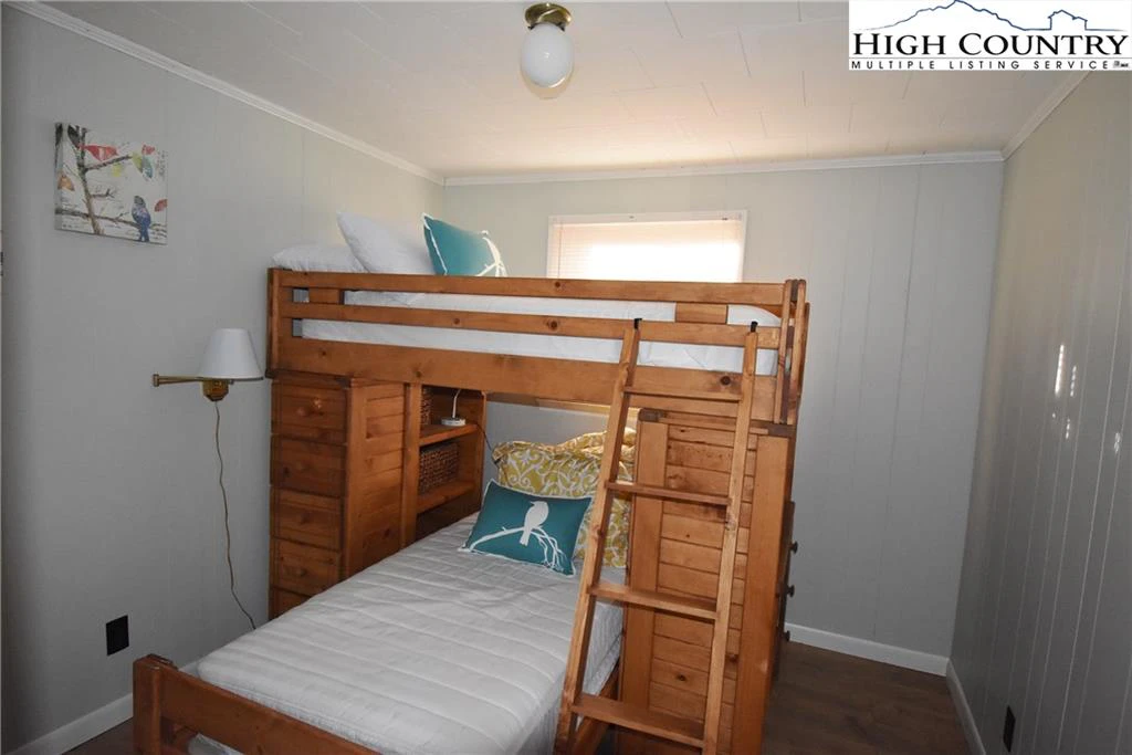 Image number 5 for the current listing