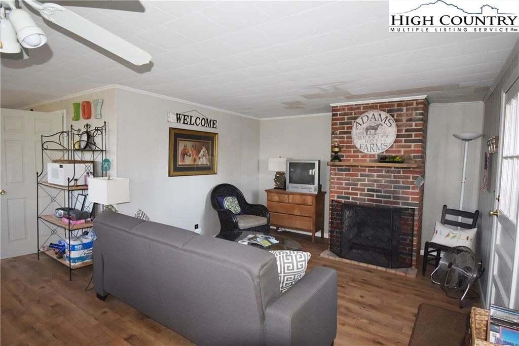 Image number 12 for the current listing