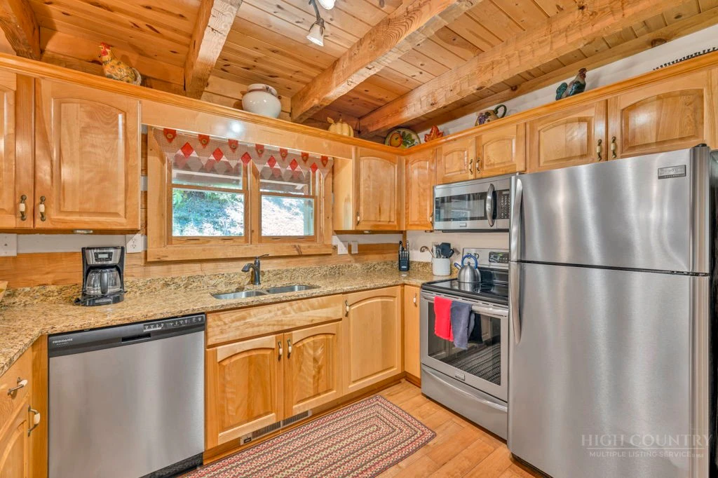 Image number 13 for the current listing