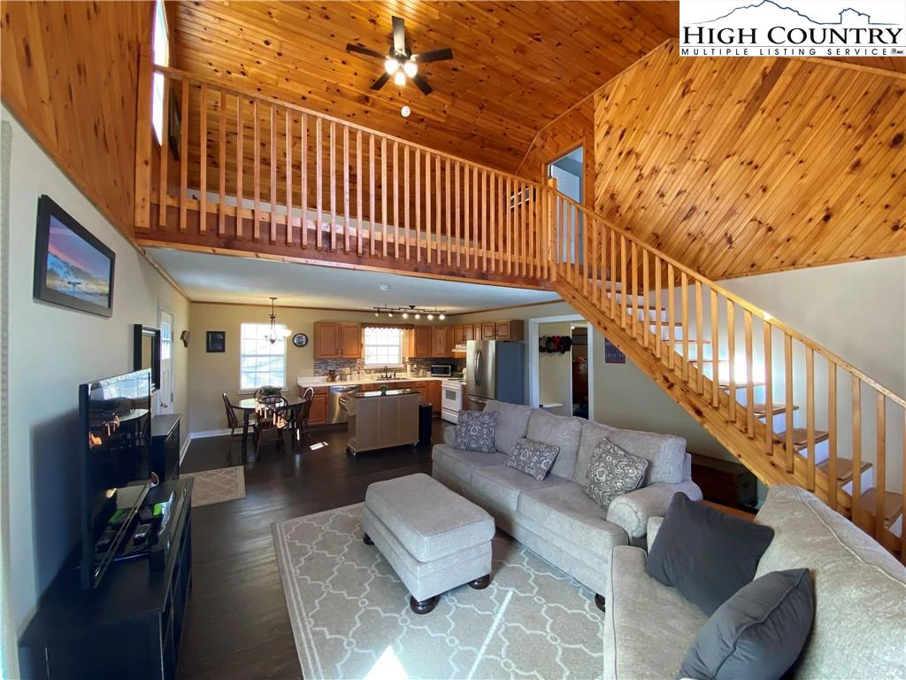 Image number 21 for the current listing