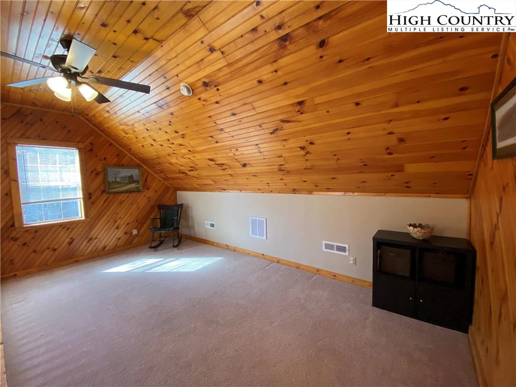 Image number 19 for the current listing