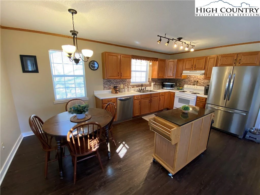 Image number 18 for the current listing