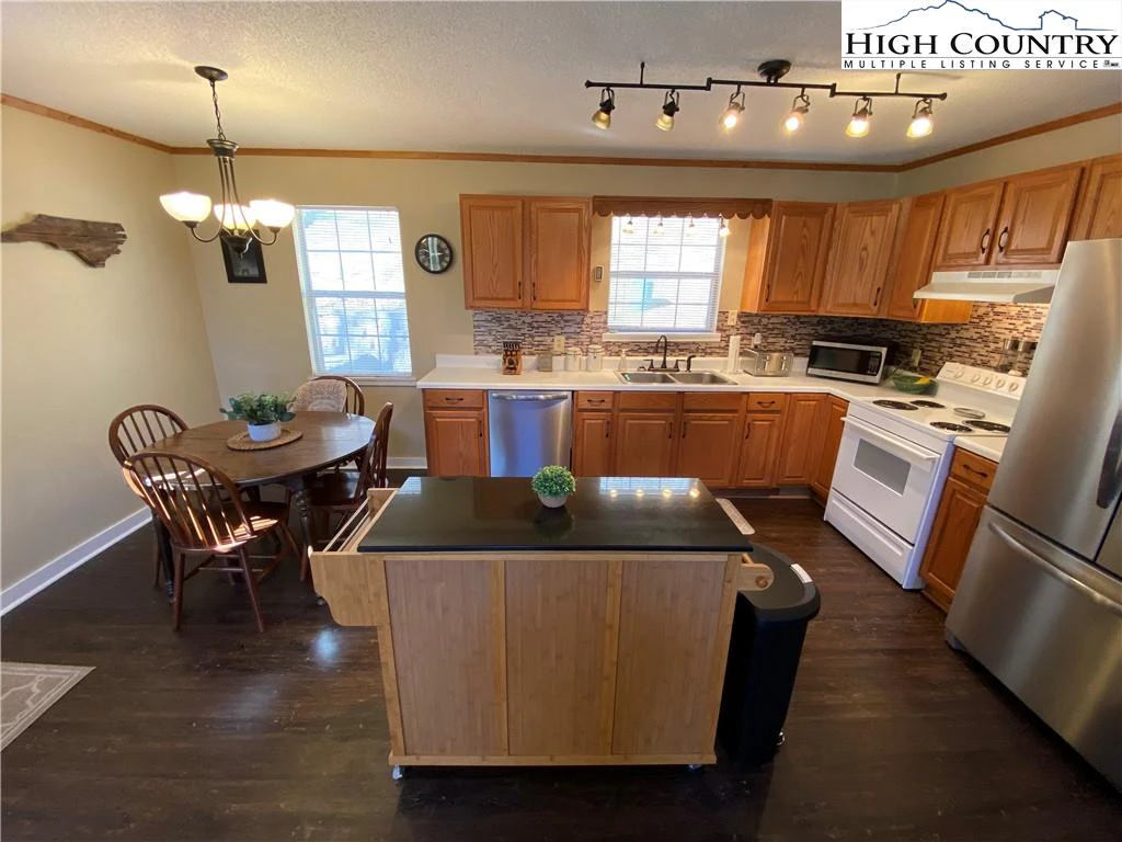 Image number 2 for the current listing
