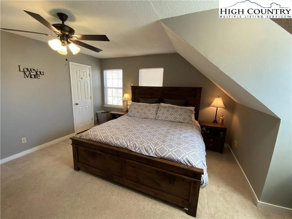 Image number 15 for the current listing
