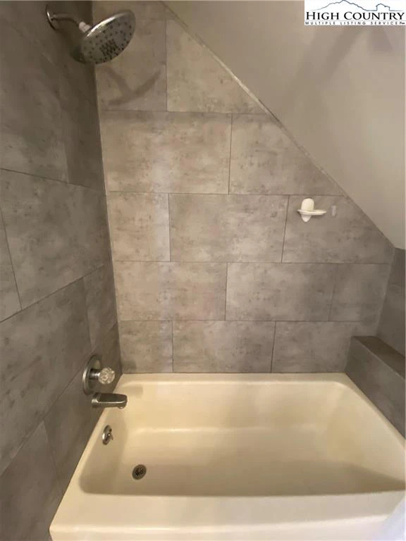 Image number 11 for the current listing