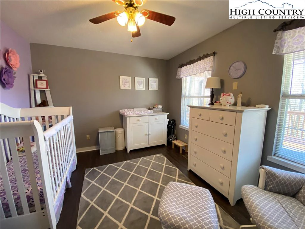 Image number 8 for the current listing