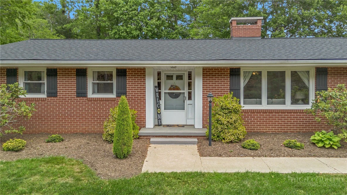 Image number 3 for the current listing