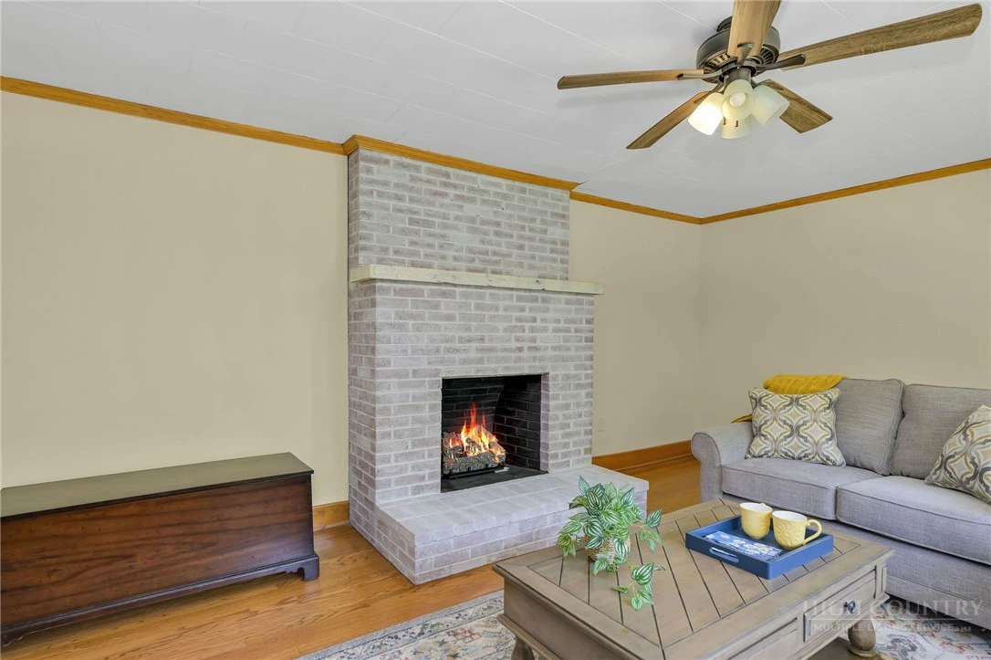 Image number 5 for the current listing