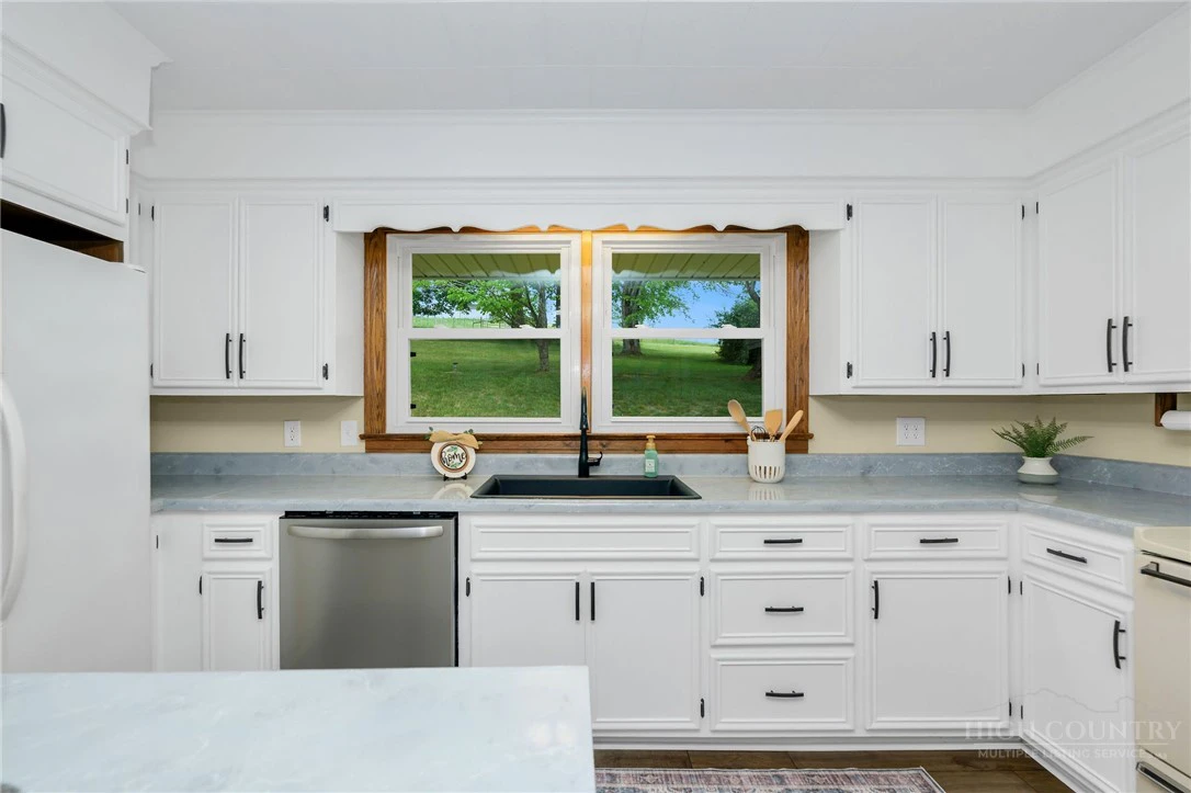Image number 11 for the current listing