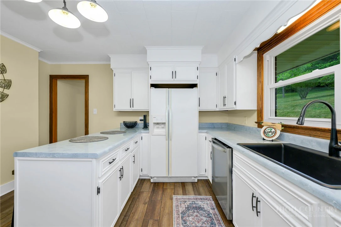 Image number 12 for the current listing