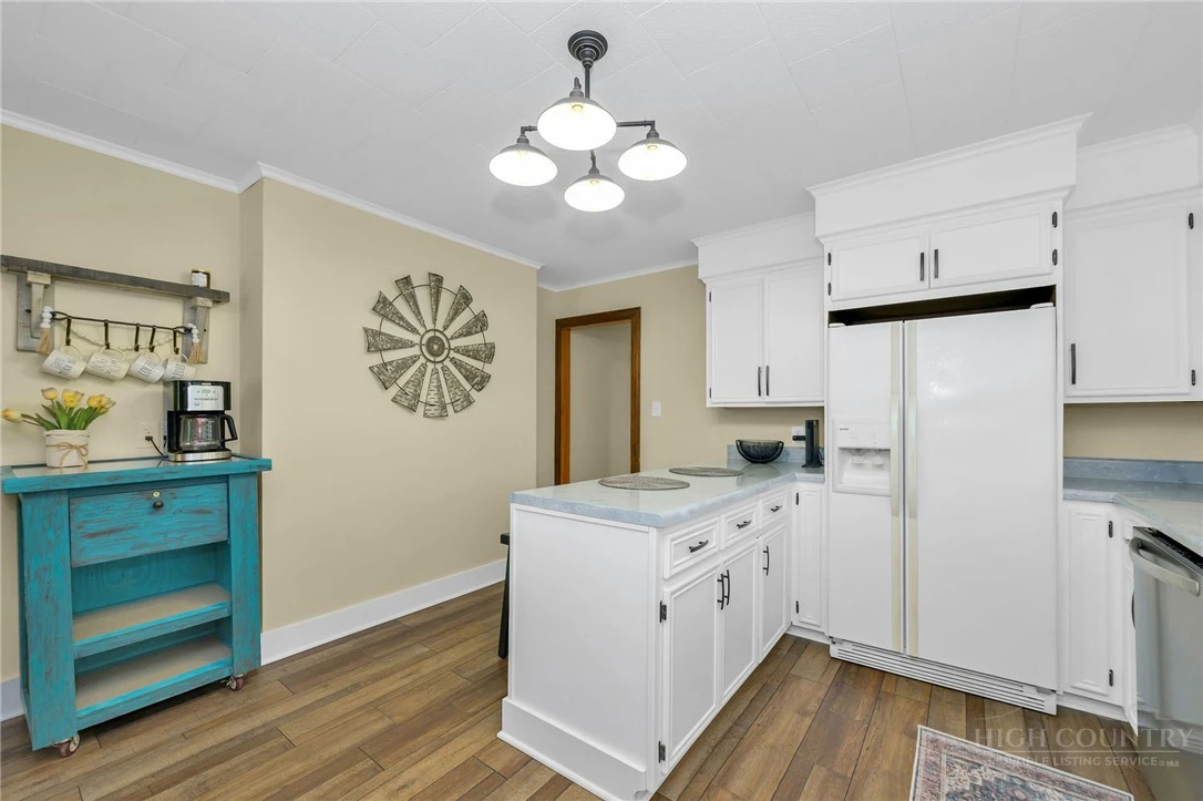 Image number 16 for the current listing