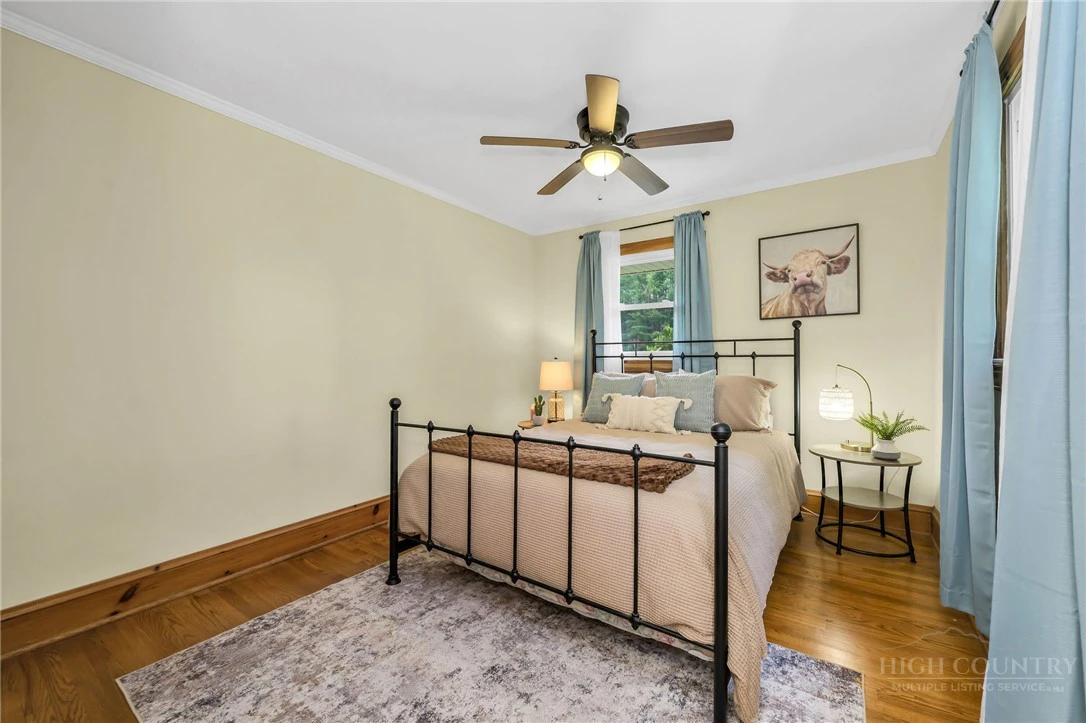 Image number 18 for the current listing
