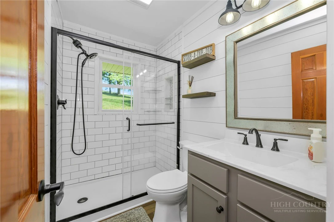 Image number 20 for the current listing