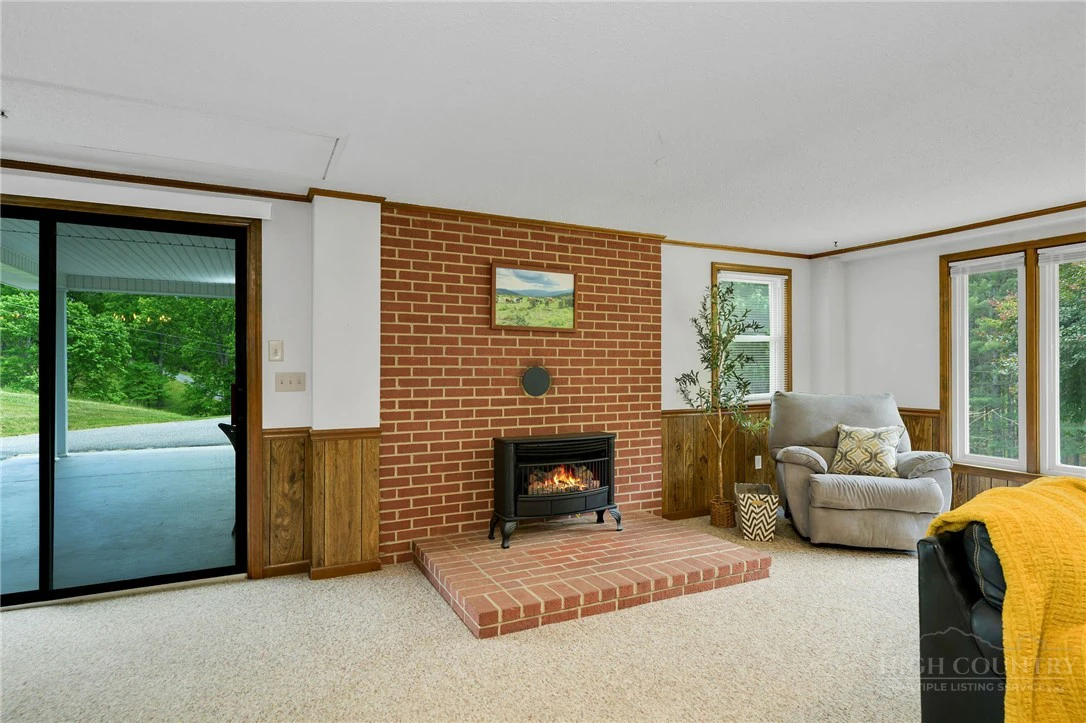 Image number 27 for the current listing