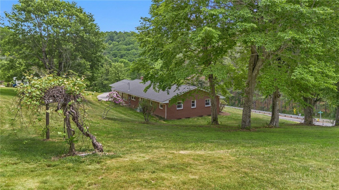 Image number 41 for the current listing