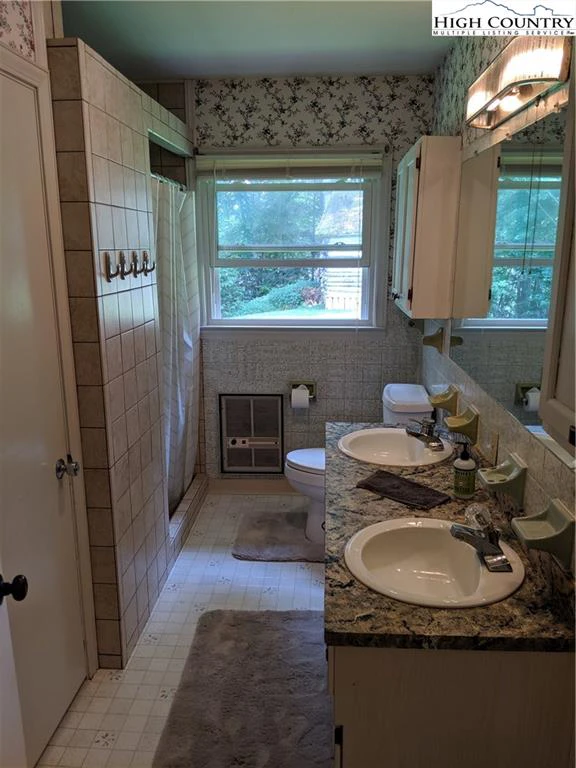 Image number 2 for the current listing