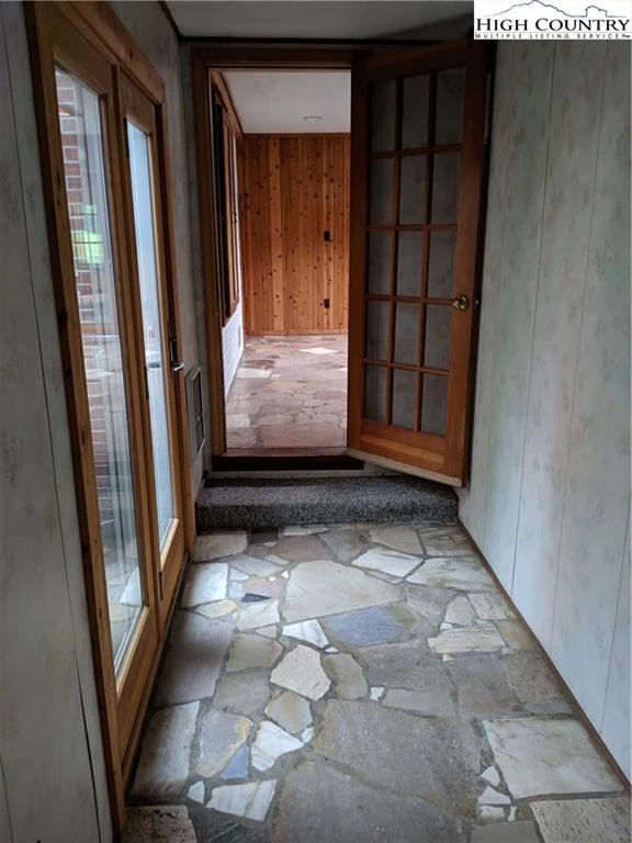 Image number 16 for the current listing
