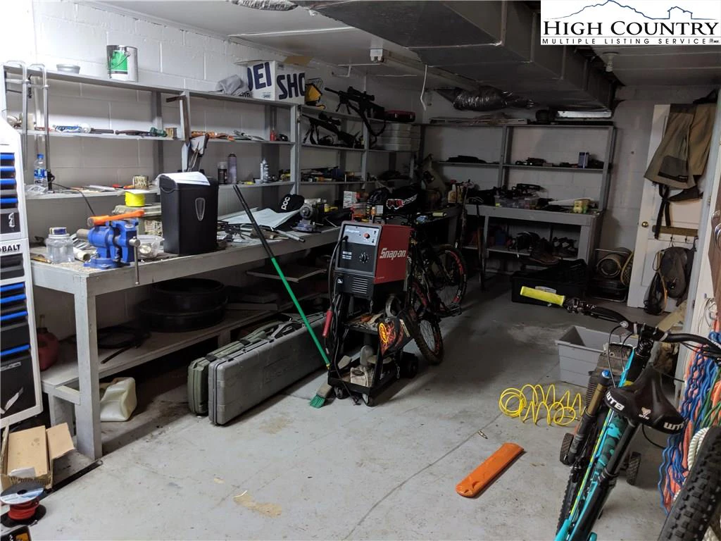 Image number 8 for the current listing