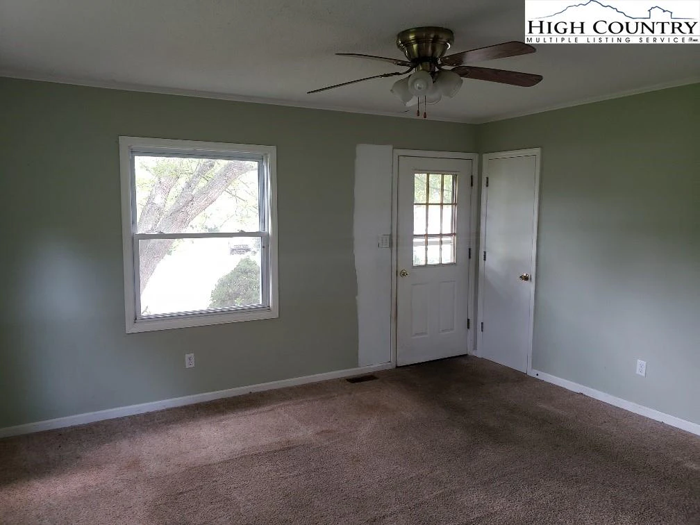 Image number 7 for the current listing