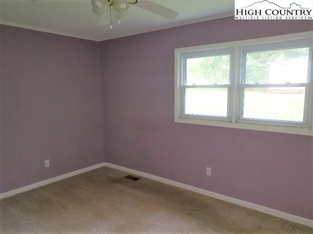 Image number 9 for the current listing