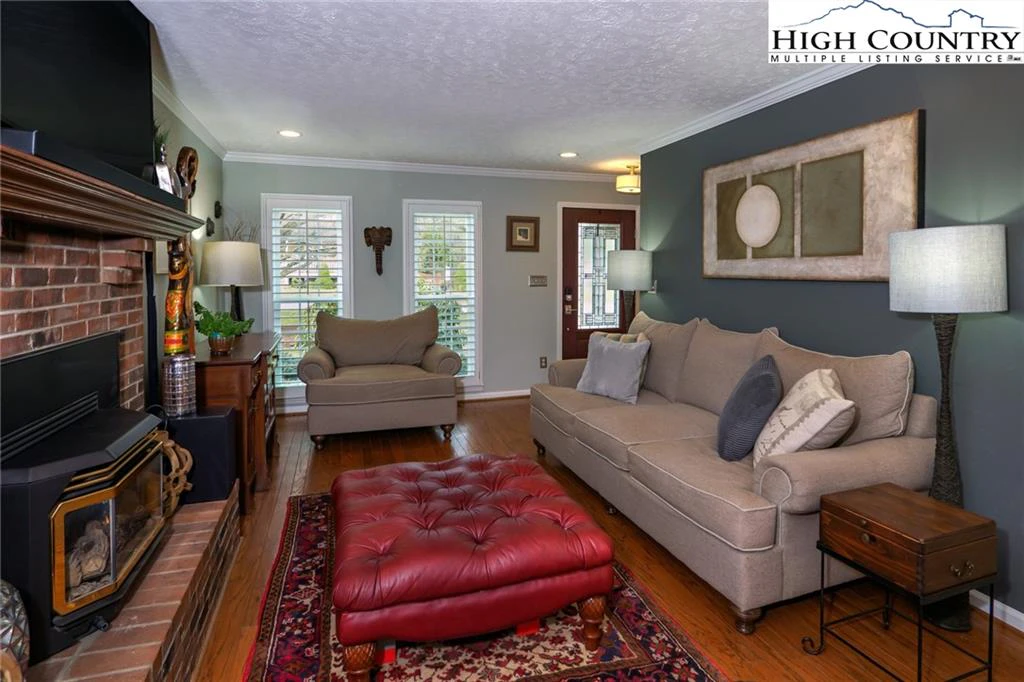 Image number 11 for the current listing