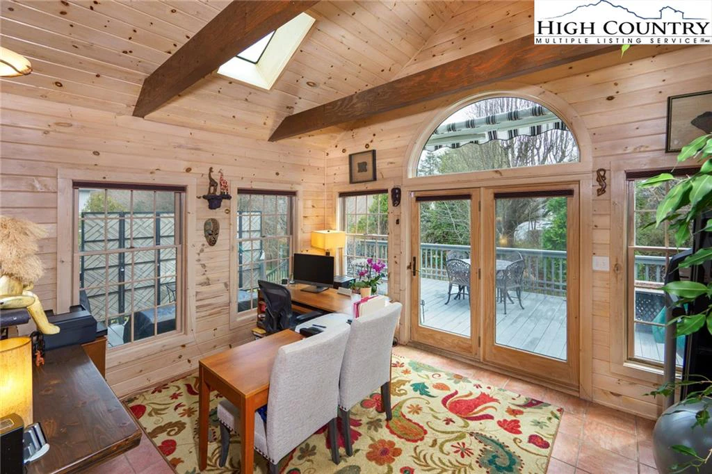 Image number 4 for the current listing