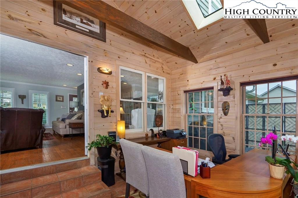 Image number 5 for the current listing