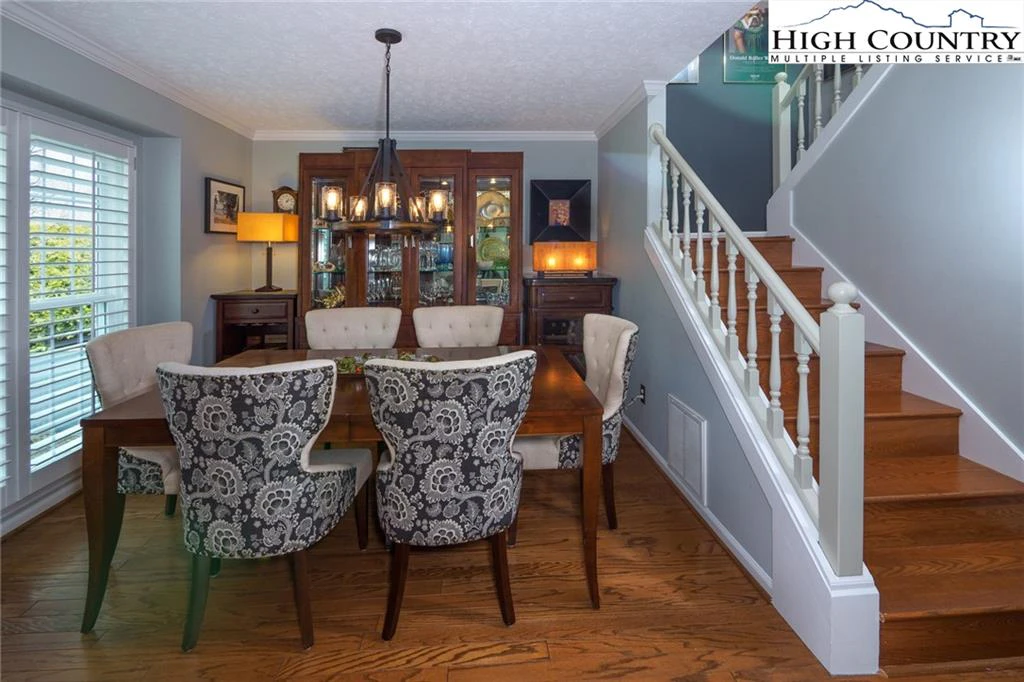 Image number 7 for the current listing