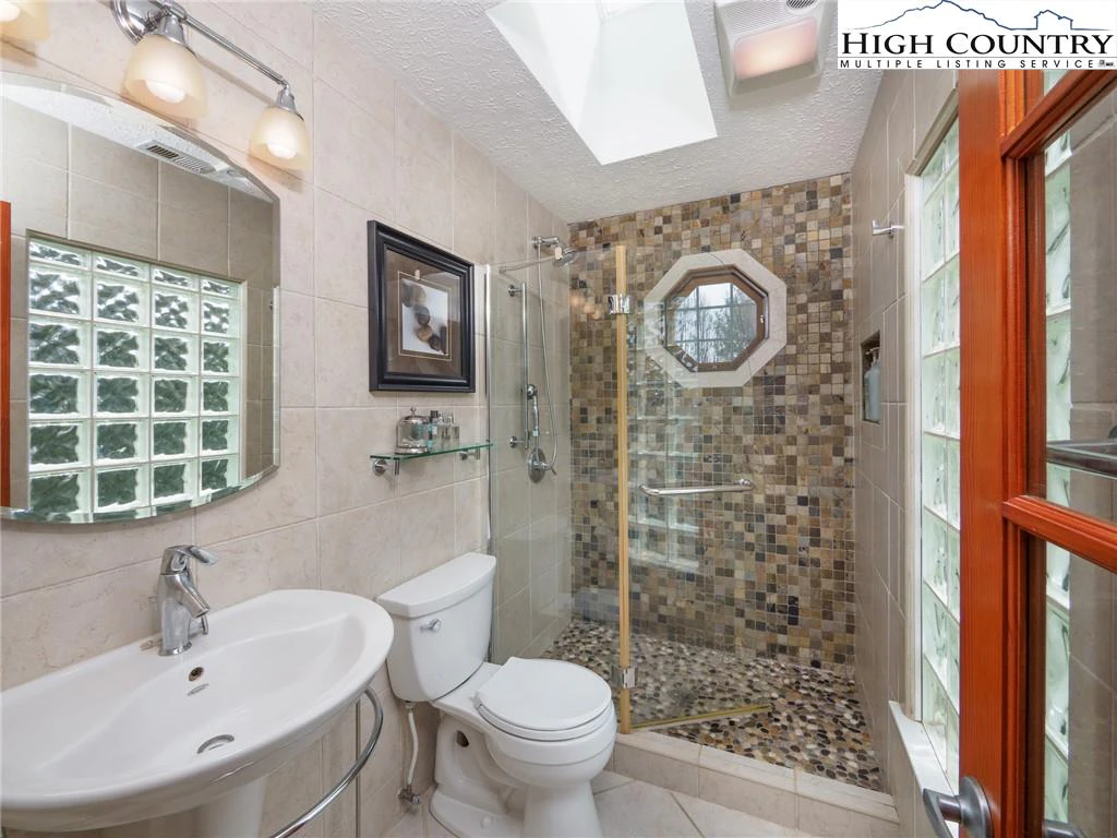 Image number 9 for the current listing