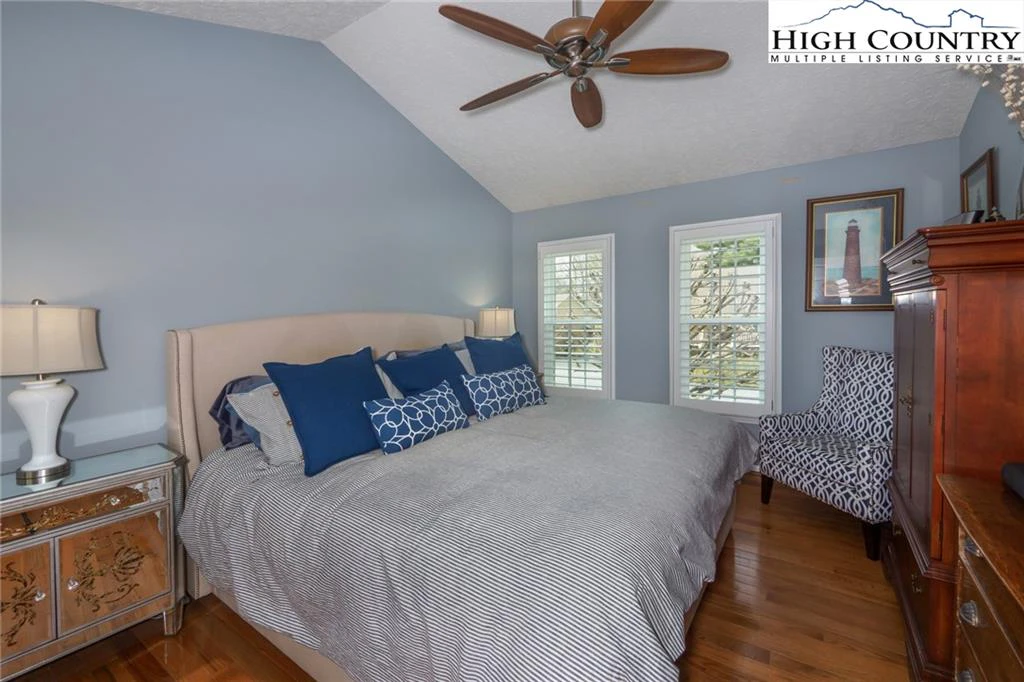 Image number 10 for the current listing