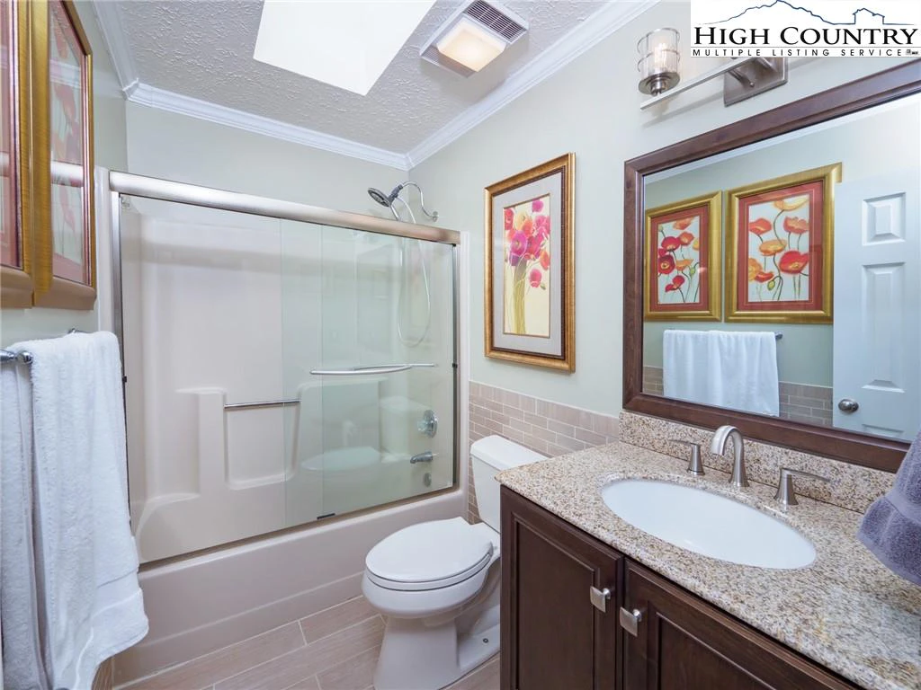 Image number 2 for the current listing